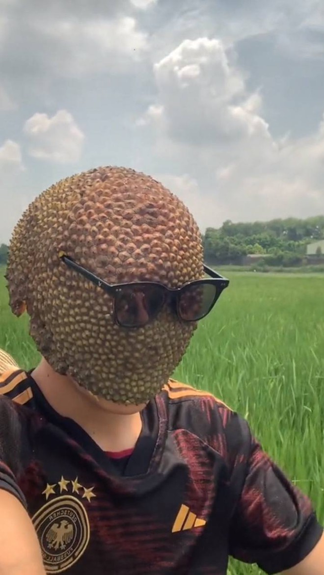 Trào lưu kỳ dị lấy đồ ăn làm mặt nạ chạy xe đã đến mức này rồi ư? Không tiết chế kẻo rước họa vào thân lúc nào không hay!- Ảnh 8. Trào lưu kỳ dị lấy đồ ăn làm mặt nạ chạy xe đã đến mức này rồi ư? Không tiết chế kẻo rước họa vào thân lúc nào không hay!- Ảnh 8.