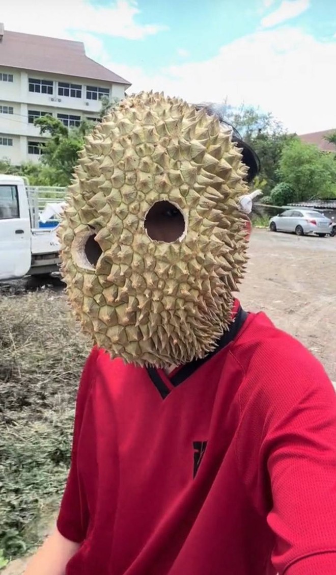 Trào lưu kỳ dị lấy đồ ăn làm mặt nạ chạy xe đã đến mức này rồi ư? Không tiết chế kẻo rước họa vào thân lúc nào không hay!- Ảnh 13. Trào lưu kỳ dị lấy đồ ăn làm mặt nạ chạy xe đã đến mức này rồi ư? Không tiết chế kẻo rước họa vào thân lúc nào không hay!- Ảnh 13.