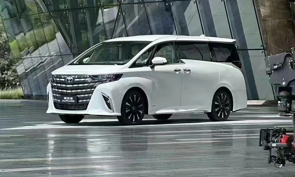 toyota alphard