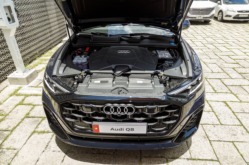 audi q82