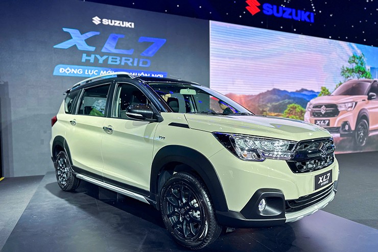 Suzuki XL7 hybrid ra mắt tại Việt Nam, giá không đổi, thêm công nghệ để đối đầu Xpander