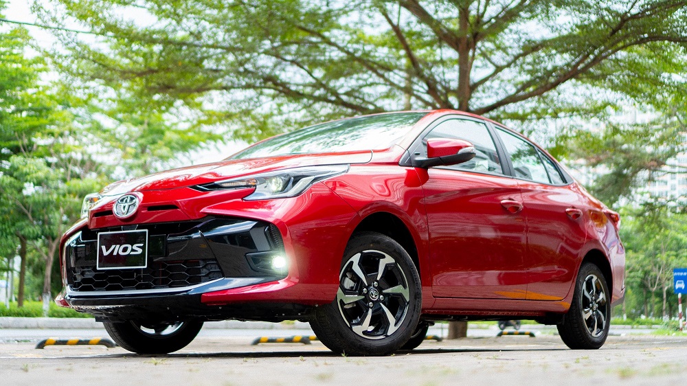 'Tháng Ngâu', doanh số Toyota Việt Nam giảm sâu