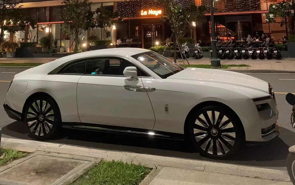 rolls royce spectre 1