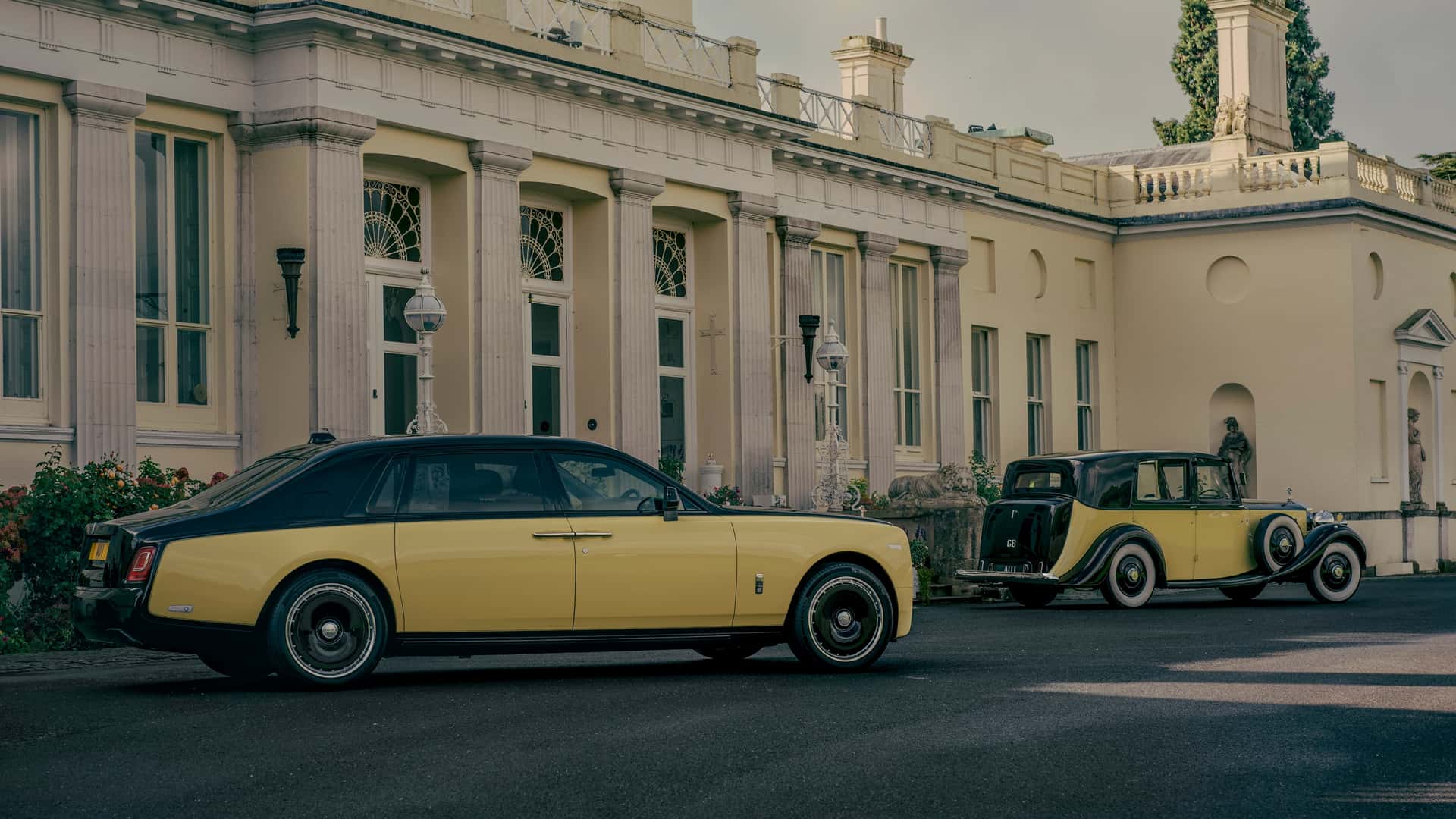 rolls royce phantom goldfinger 3