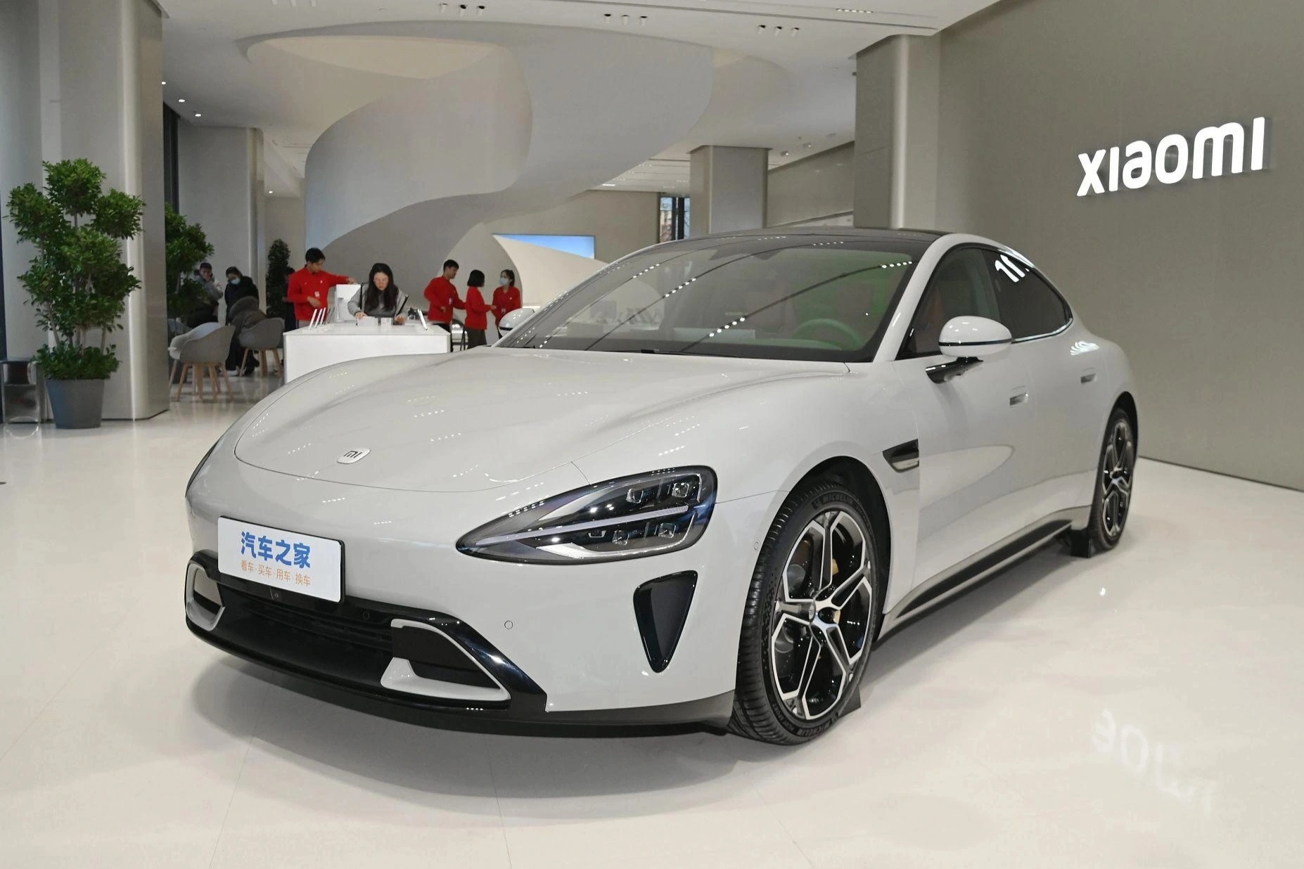 Xe điện Xiaomi SU7 lại gây họa cho chủ với tính năng tự ghép chuồng