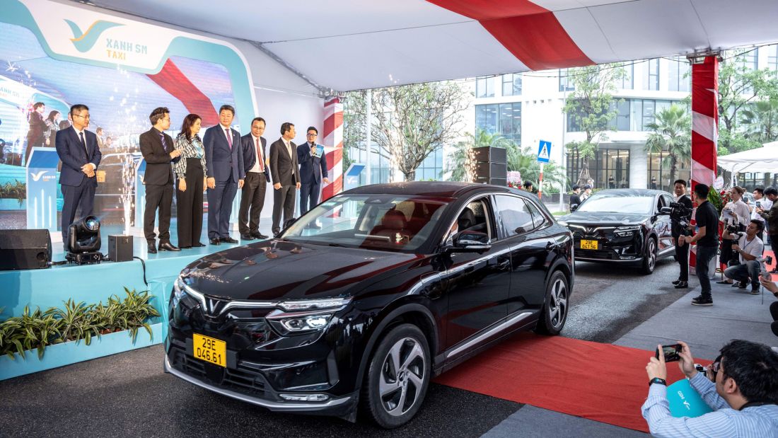 vinfast vf 8 bat ngo roi bo mang taxi khach hang cao cap hut hang dieu gi xay ra 2