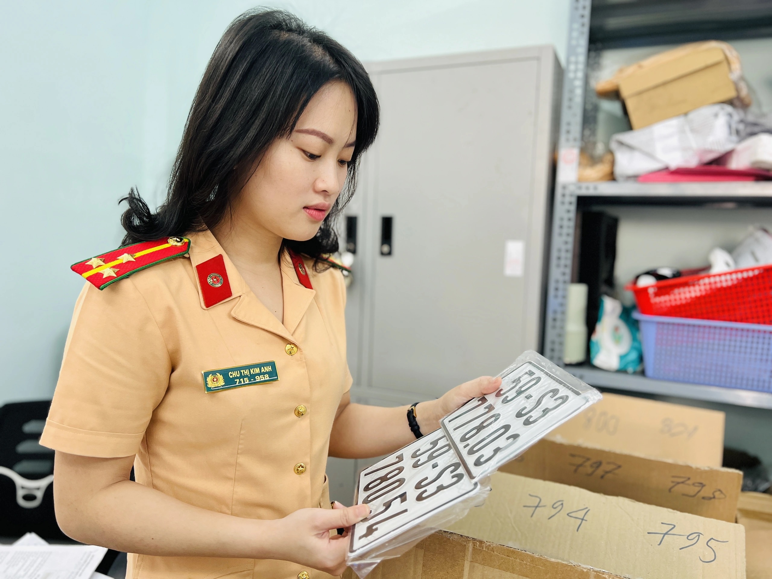 Sau sát nhập tỉnh, người dân có cần đổi biển số, giấy đăng ký xe hay không?