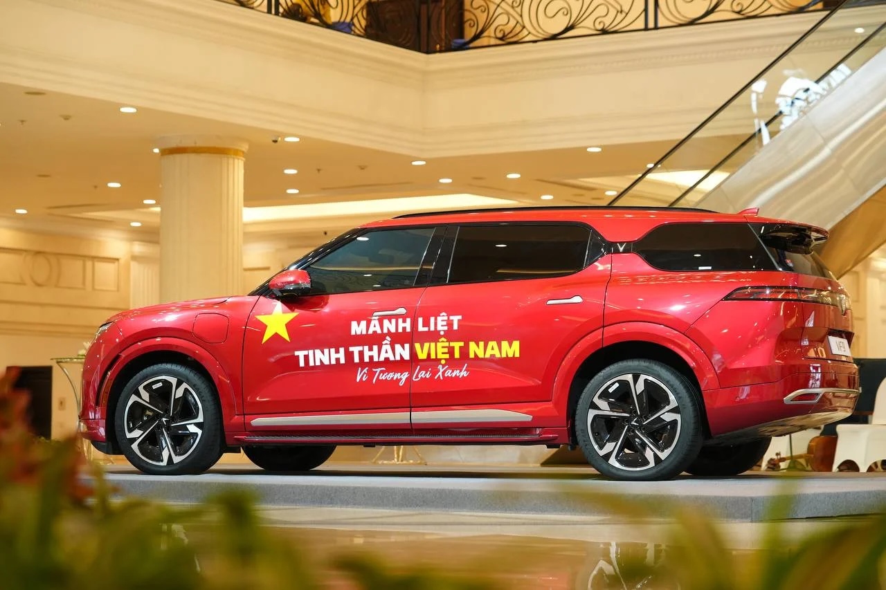 VinFast chính thức giảm giá 4% cho tất cả các mẫu ô tô và xe máy điện cho khách Việt