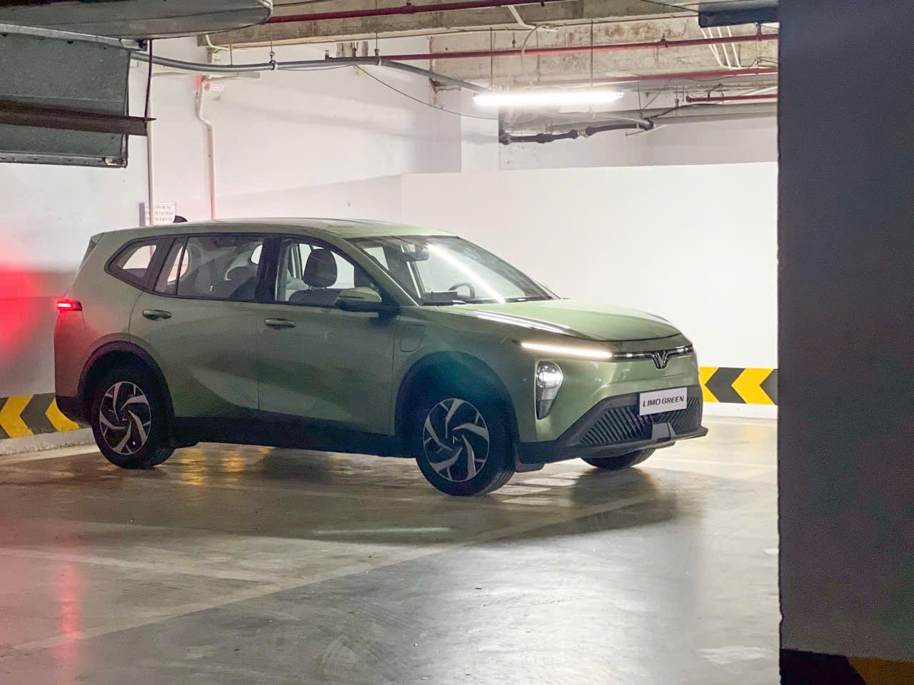 VinFast Limo Green lần đầu lộ diện hình ảnh thực tế