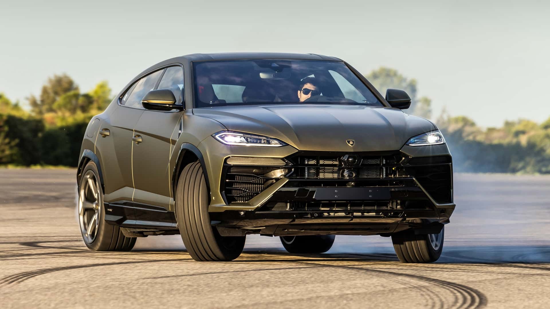 Lamborghini từ bỏ Urus EV, thay vào đó là kế hoạch hybrid
