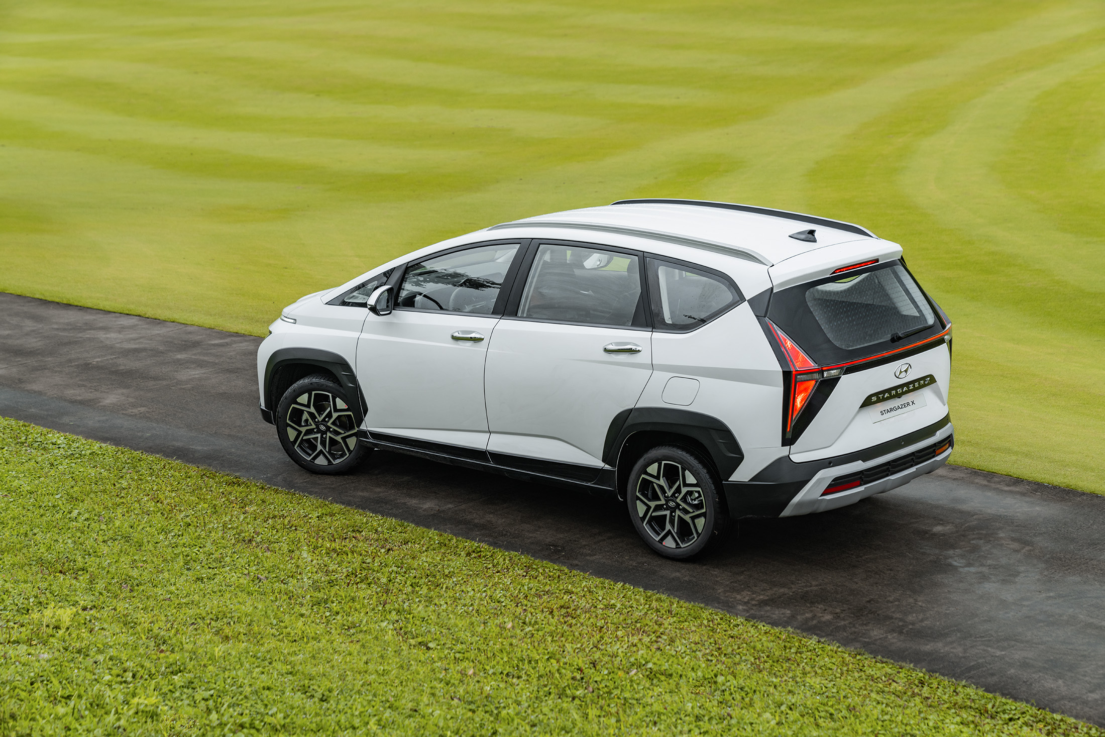 hyundai stargazer 2