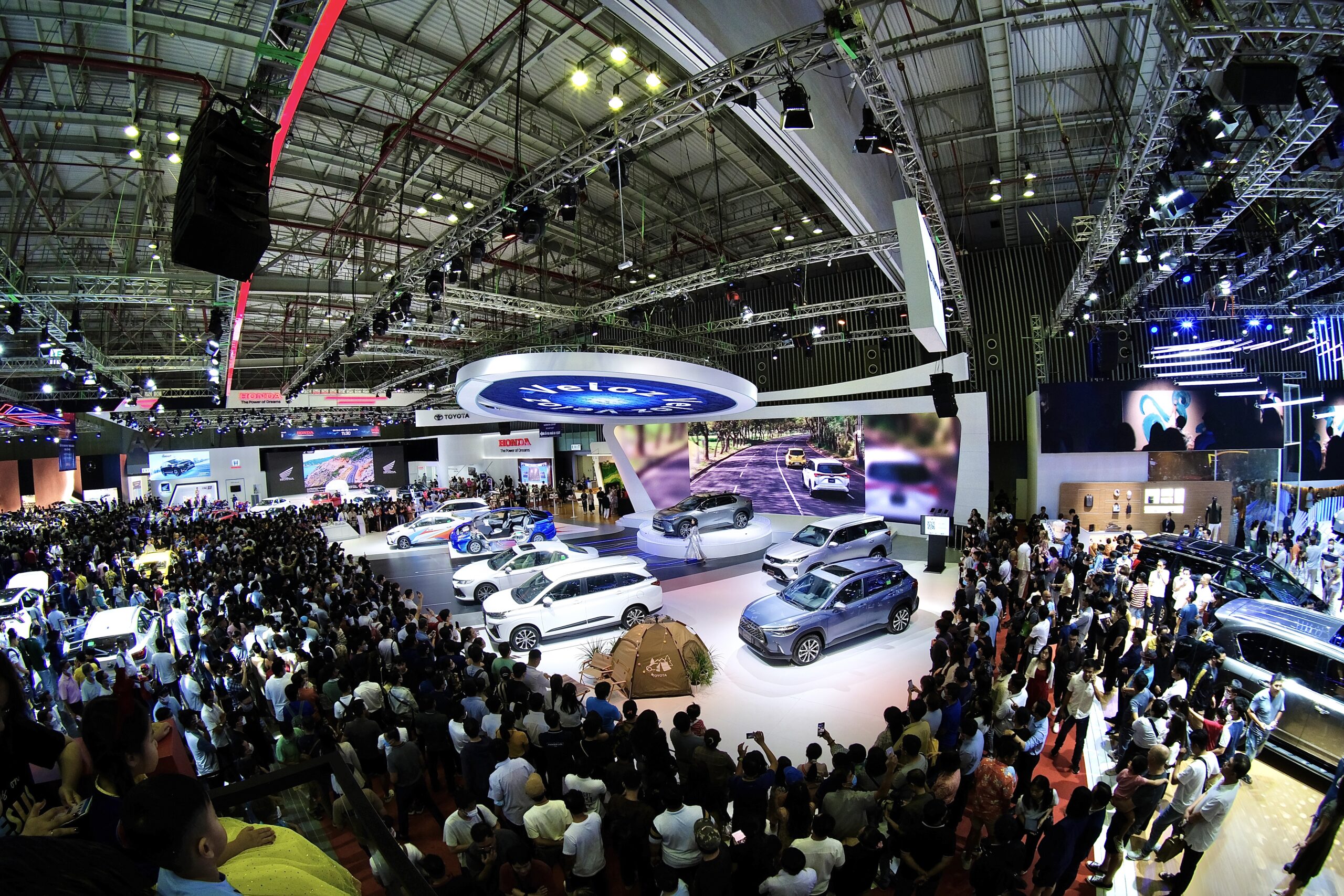Vietnam Motor Show 2025 lại “lỗi hẹn” với người hâm mộ