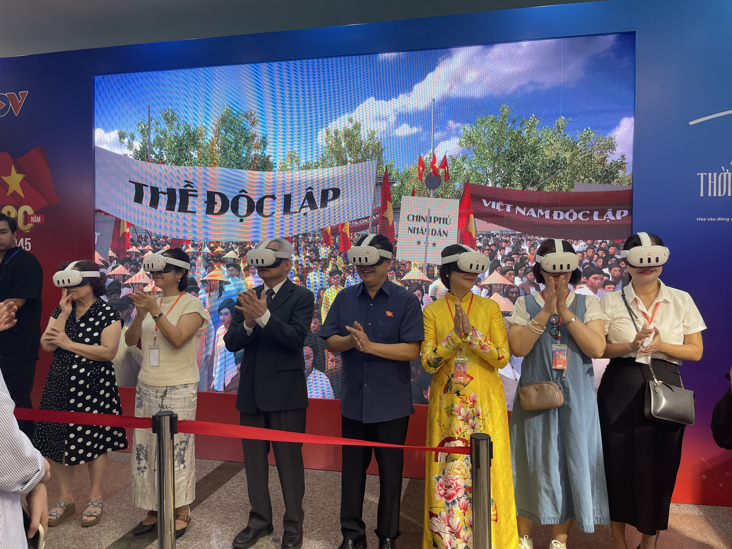 Trải nghiệm “xuyên không thời gian”, trở về thời khắc thiêng liêng lịch sử bằng công nghệ VR