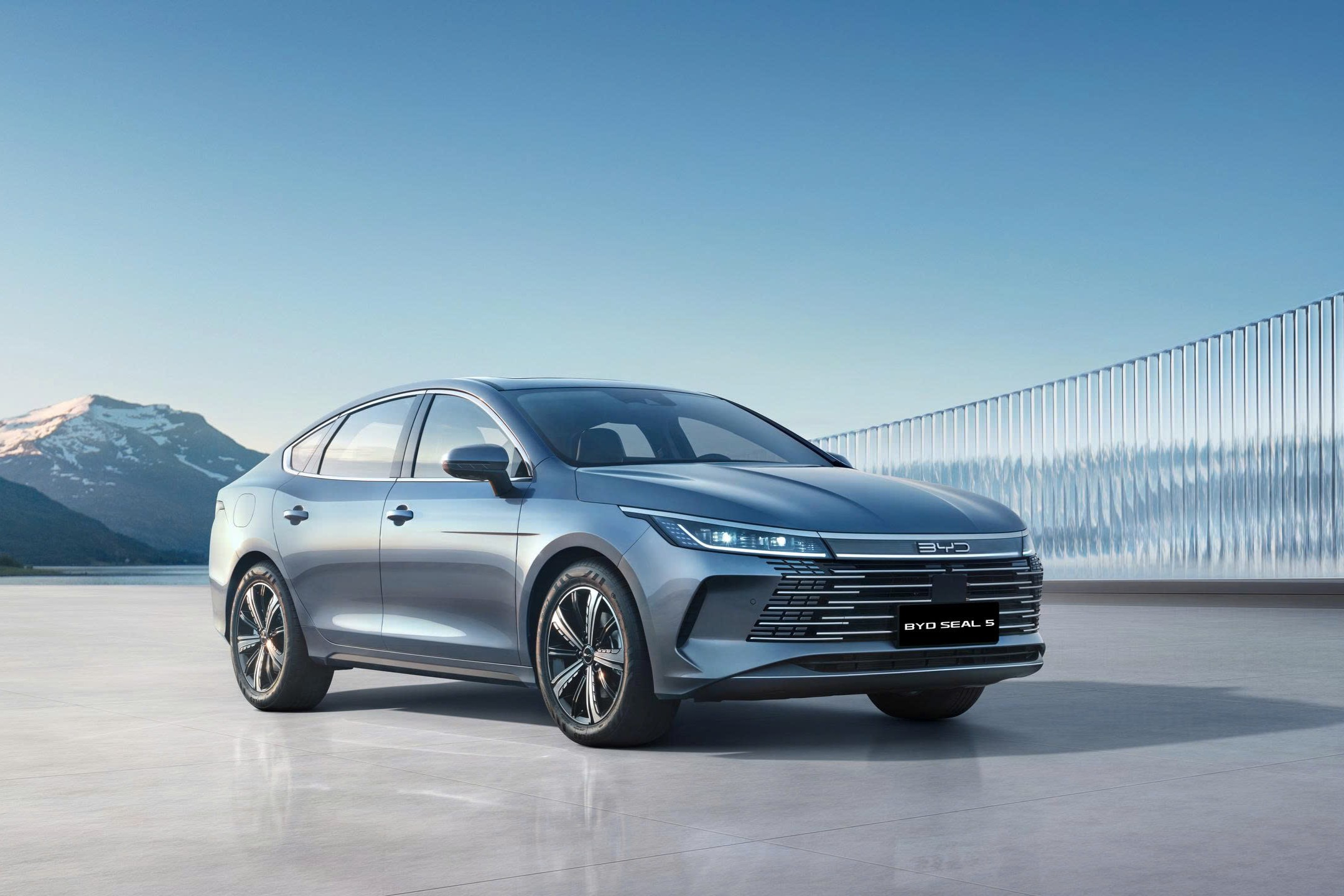 BYD Việt Nam hé lộ ra mắt SEAL 5 ra mắt vào tháng 10
