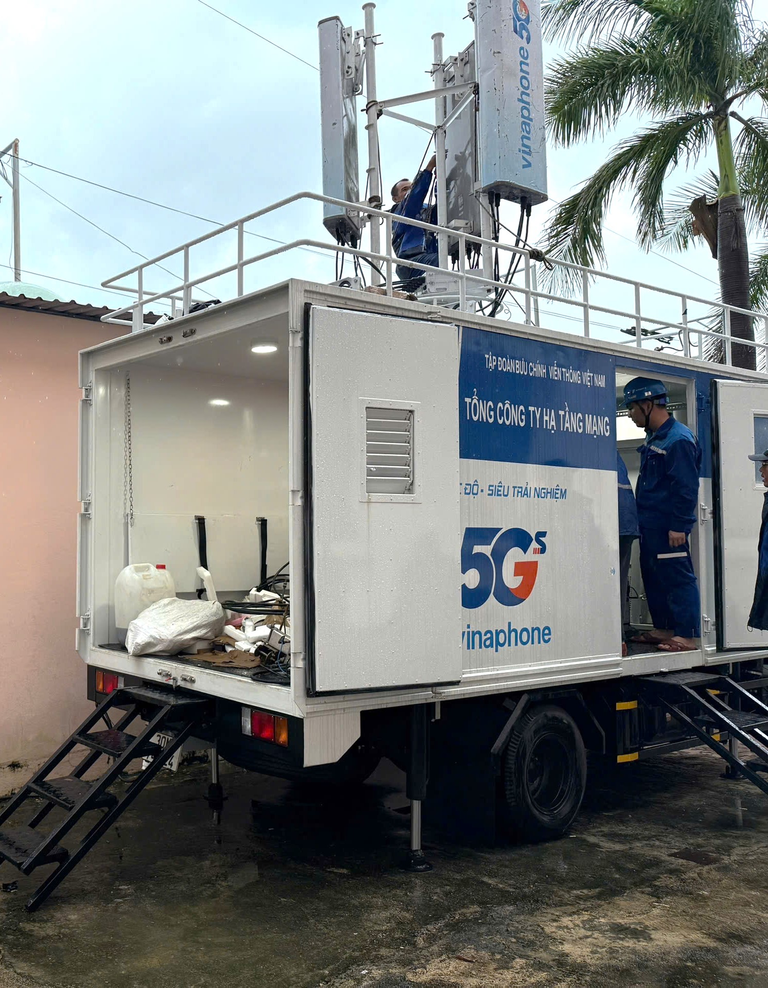 xe phat song luu dong vinaphone san sang 1