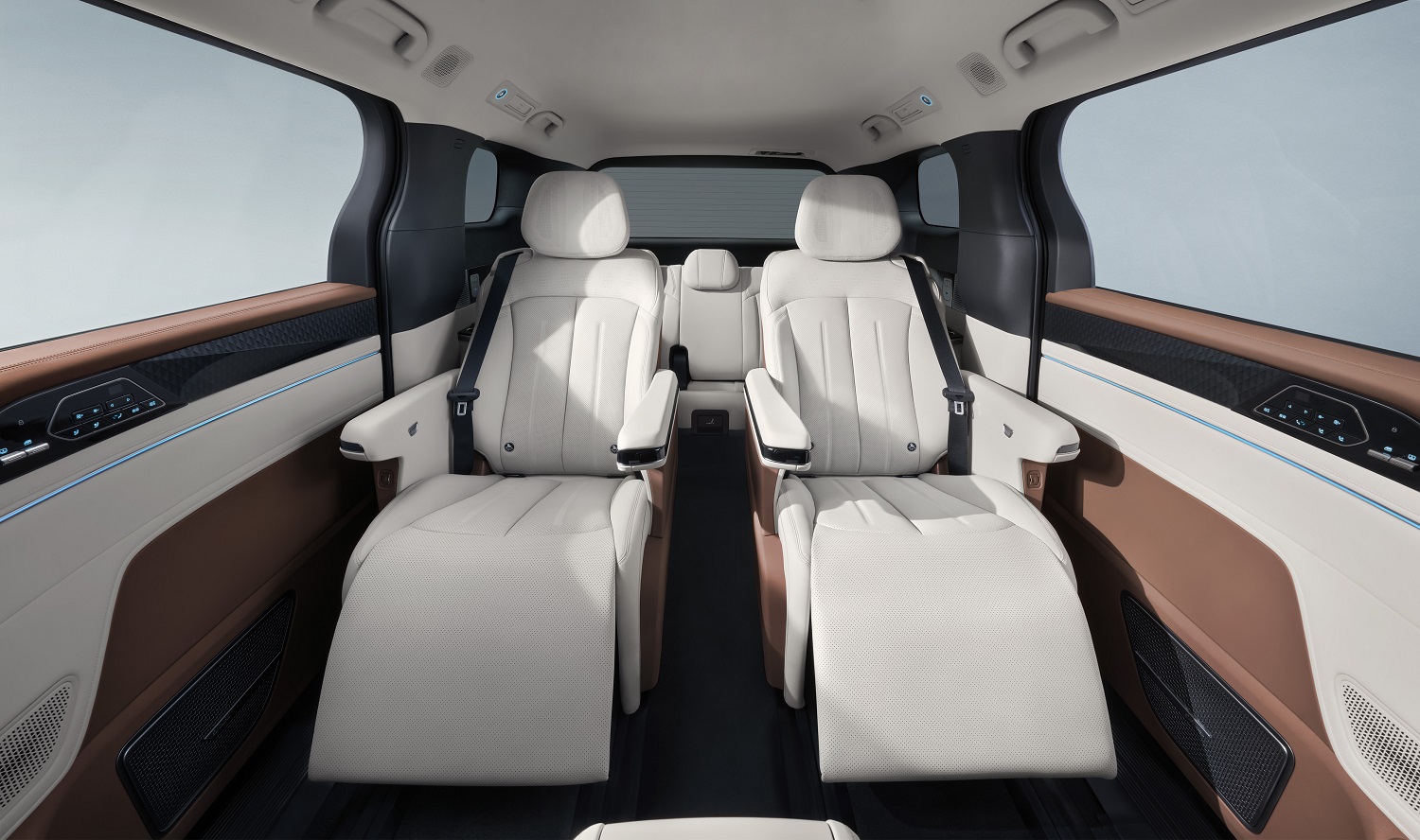 byd m9nguoi dua tin4