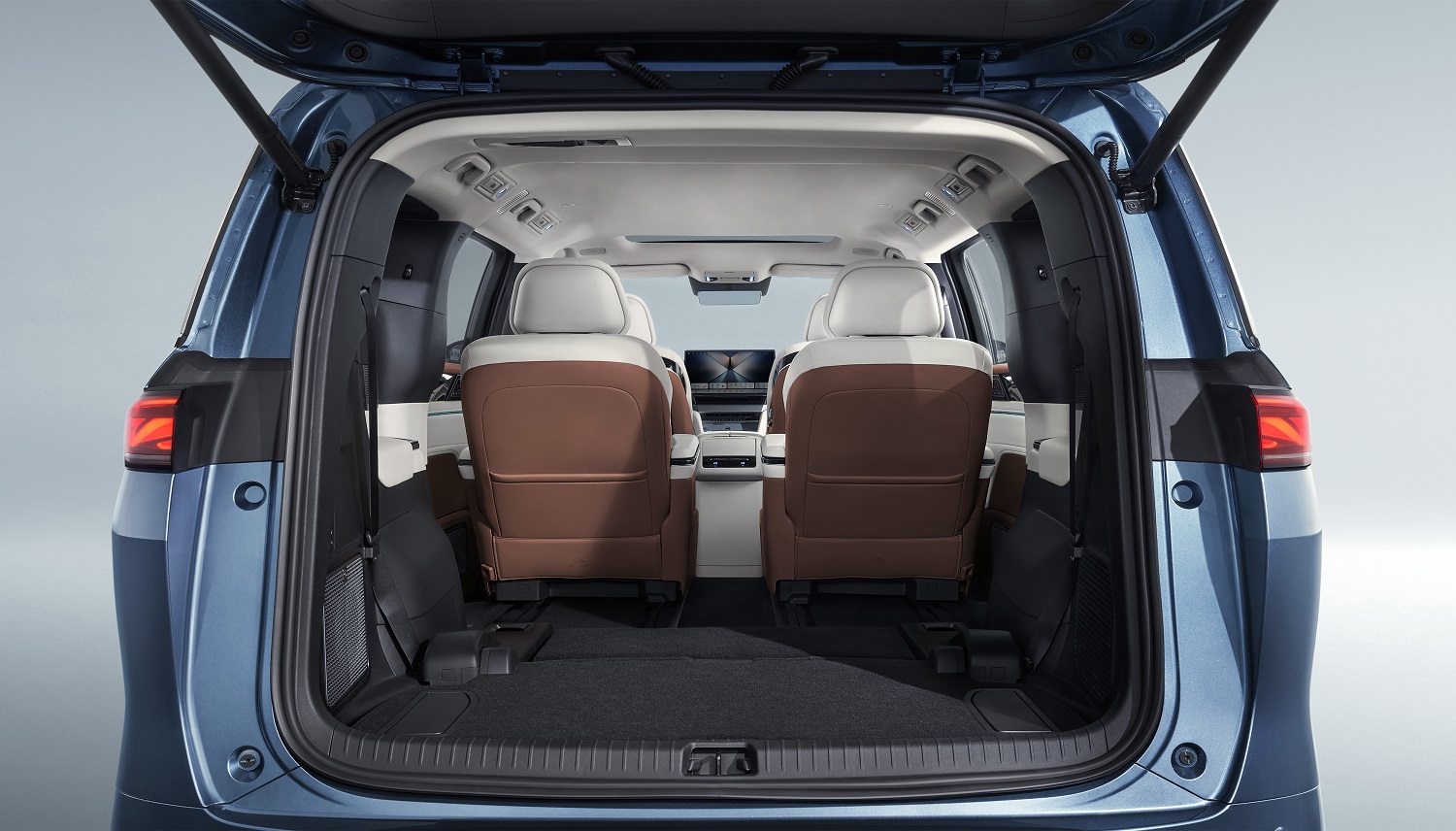 byd m9nguoi dua tin5