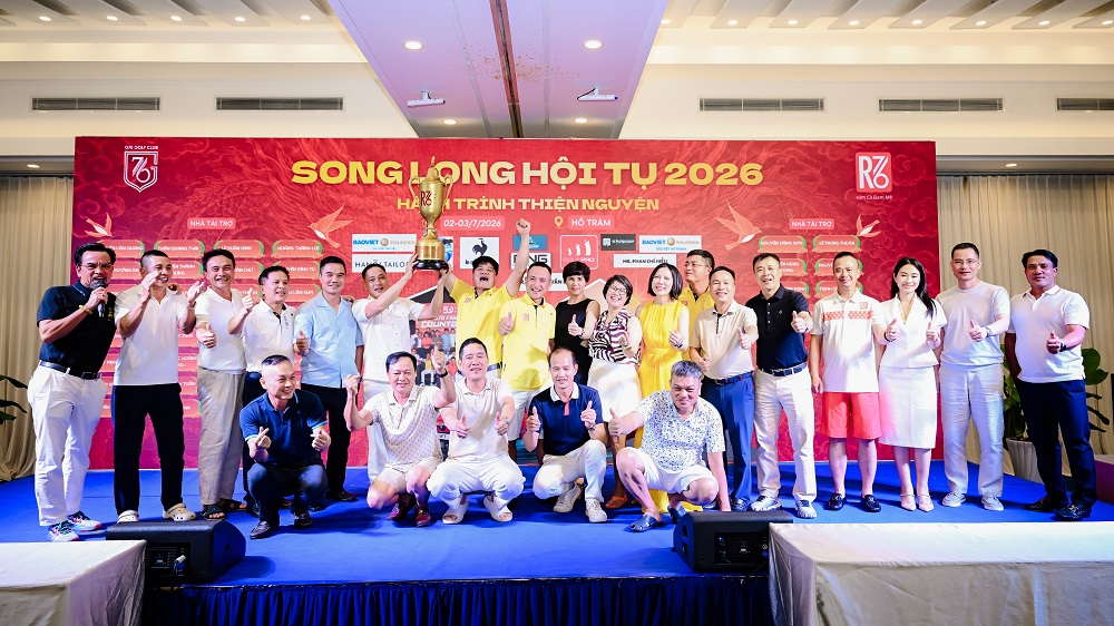 ban to chuc chup anh luu niem cung cac golfer dat giai