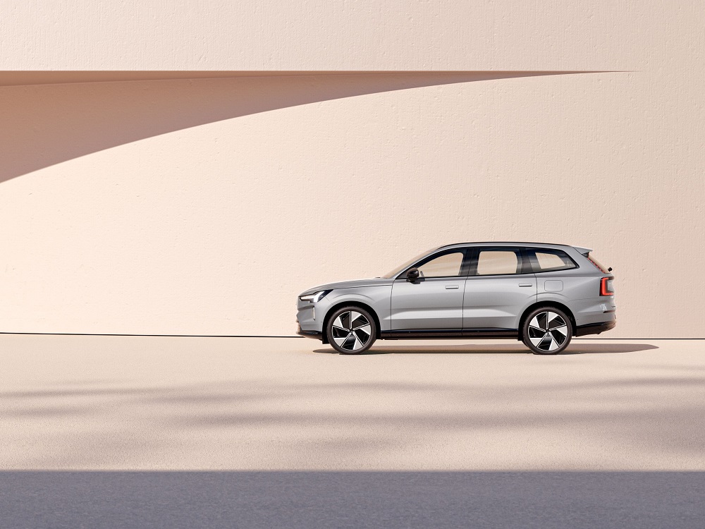 volvo ex90 02