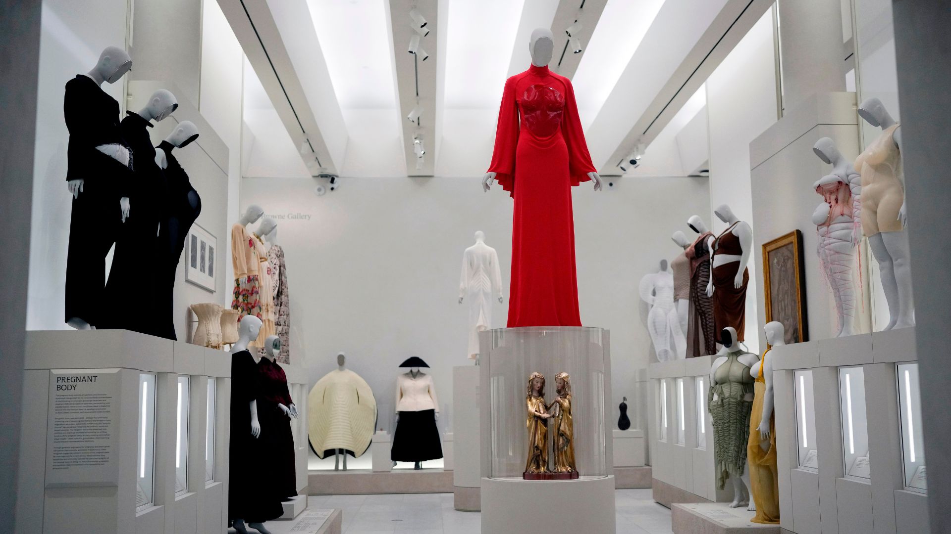 19036240050426 wabc ap costume exhibit img