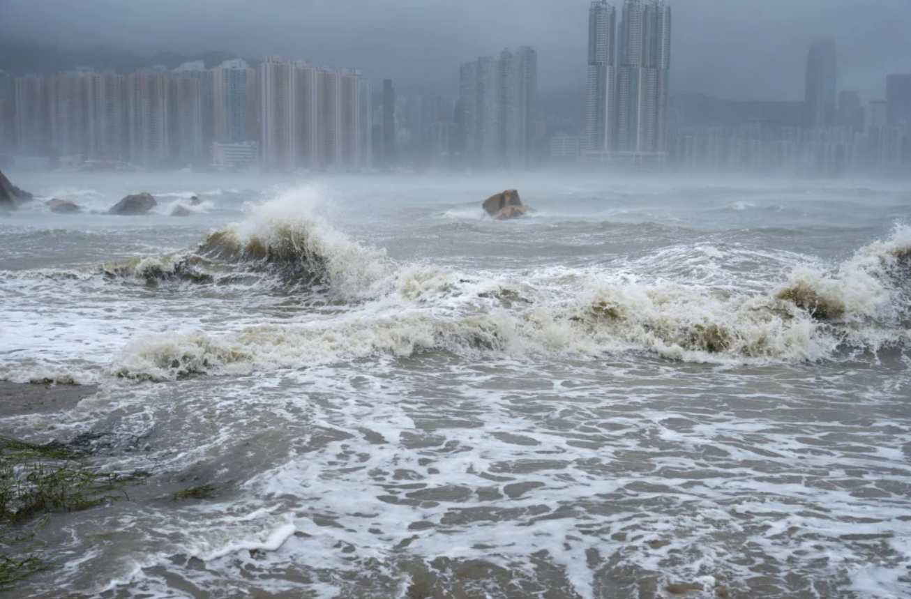 a tre em di ngam bao 2