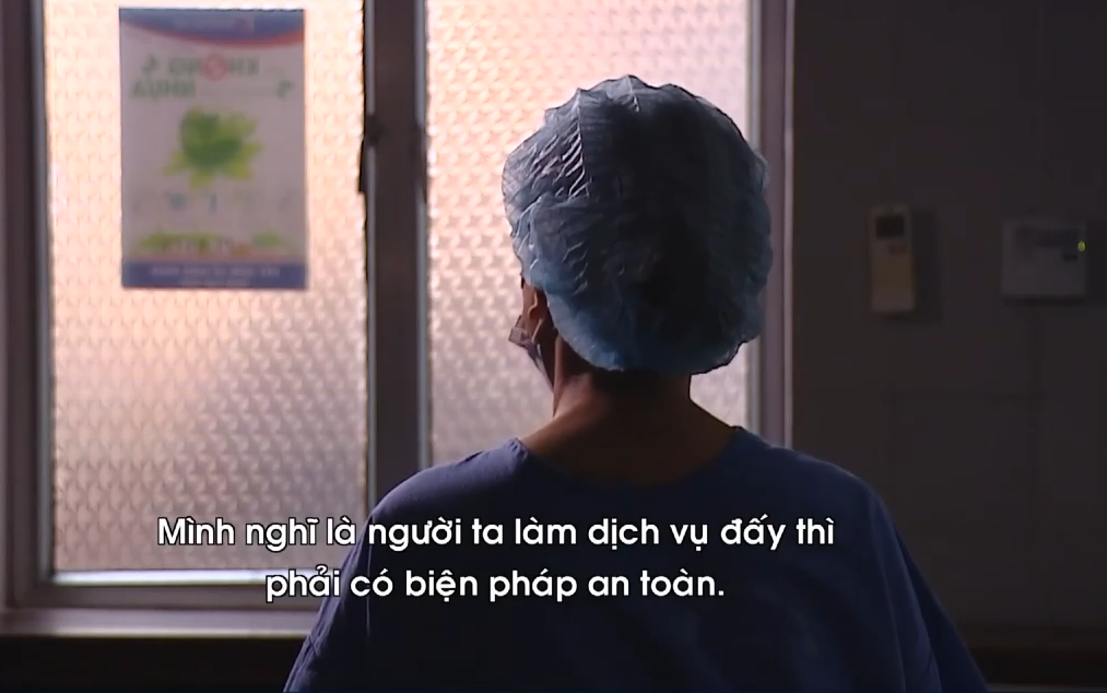 7 tiếng phẫu thuật cứu người phụ nữ bị hoại tử ngực vì tiêm silicon, bác sĩ bất ngờ phát hiện bệnh nhân mắc HIV nhưng giấu kín- Ảnh 1.