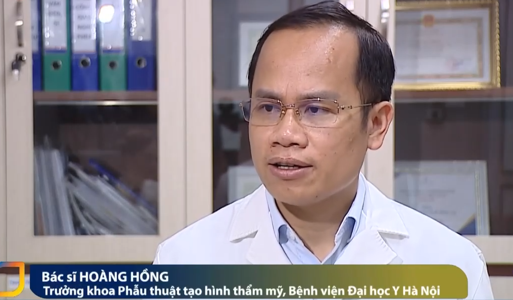 7 tiếng phẫu thuật cứu người phụ nữ bị hoại tử ngực vì tiêm silicon, bác sĩ bất ngờ phát hiện bệnh nhân mắc HIV nhưng giấu kín- Ảnh 4.