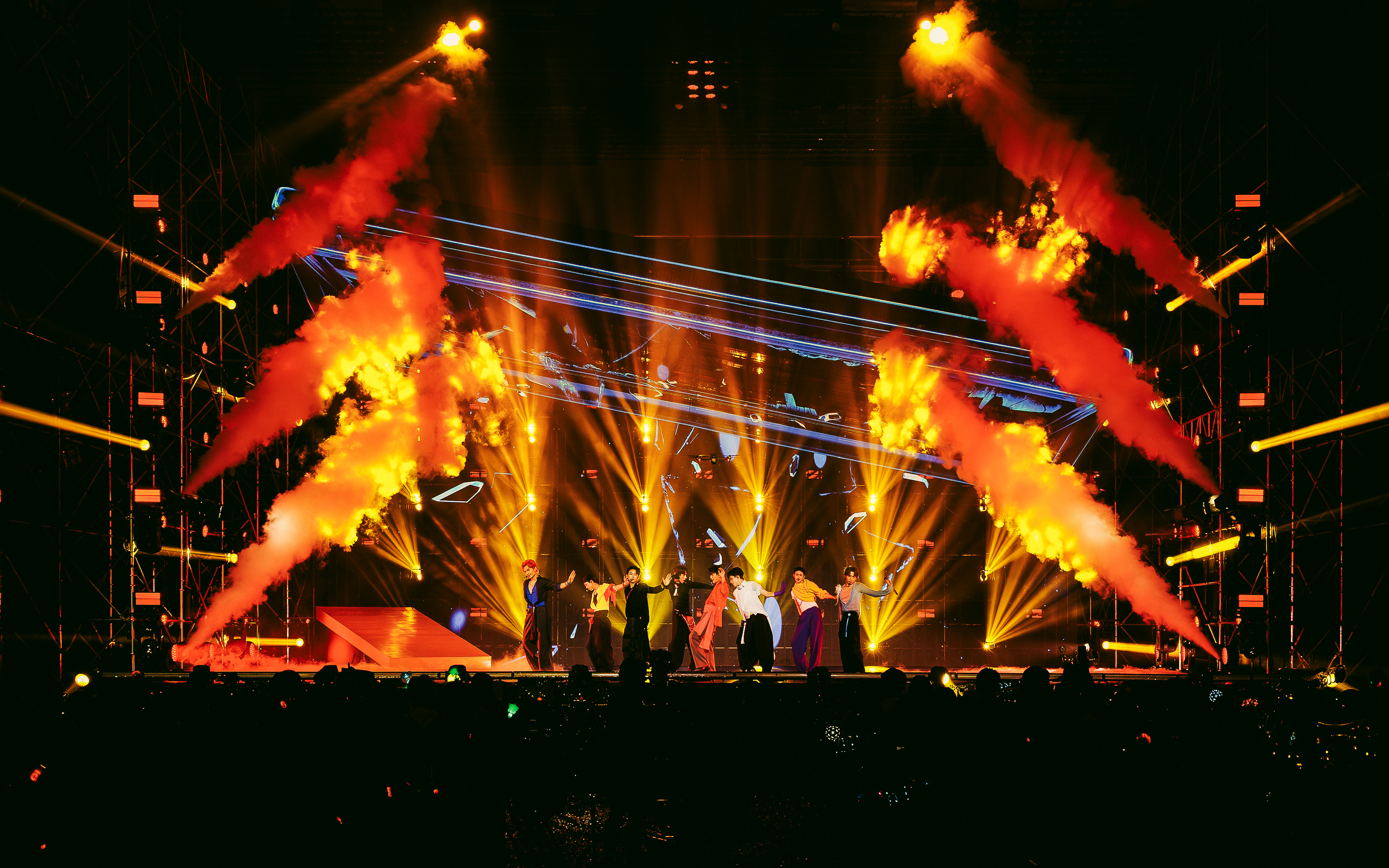 man trinh dien guong vo lam lanh khuay dong khong khi tai cong dien 3