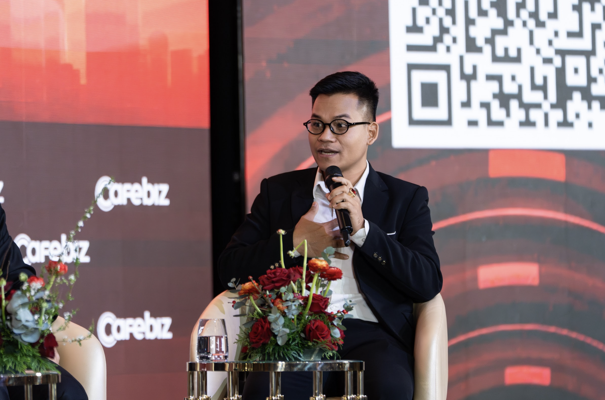 CEO Ê-đê Cà phê Y Pốt Niê: Chỉ có một bộ vest, dồn toàn bộ tiền bạc để 