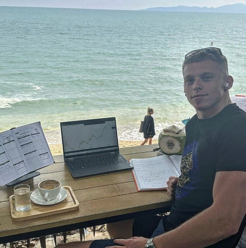 hieu truong 24 tuoi 2