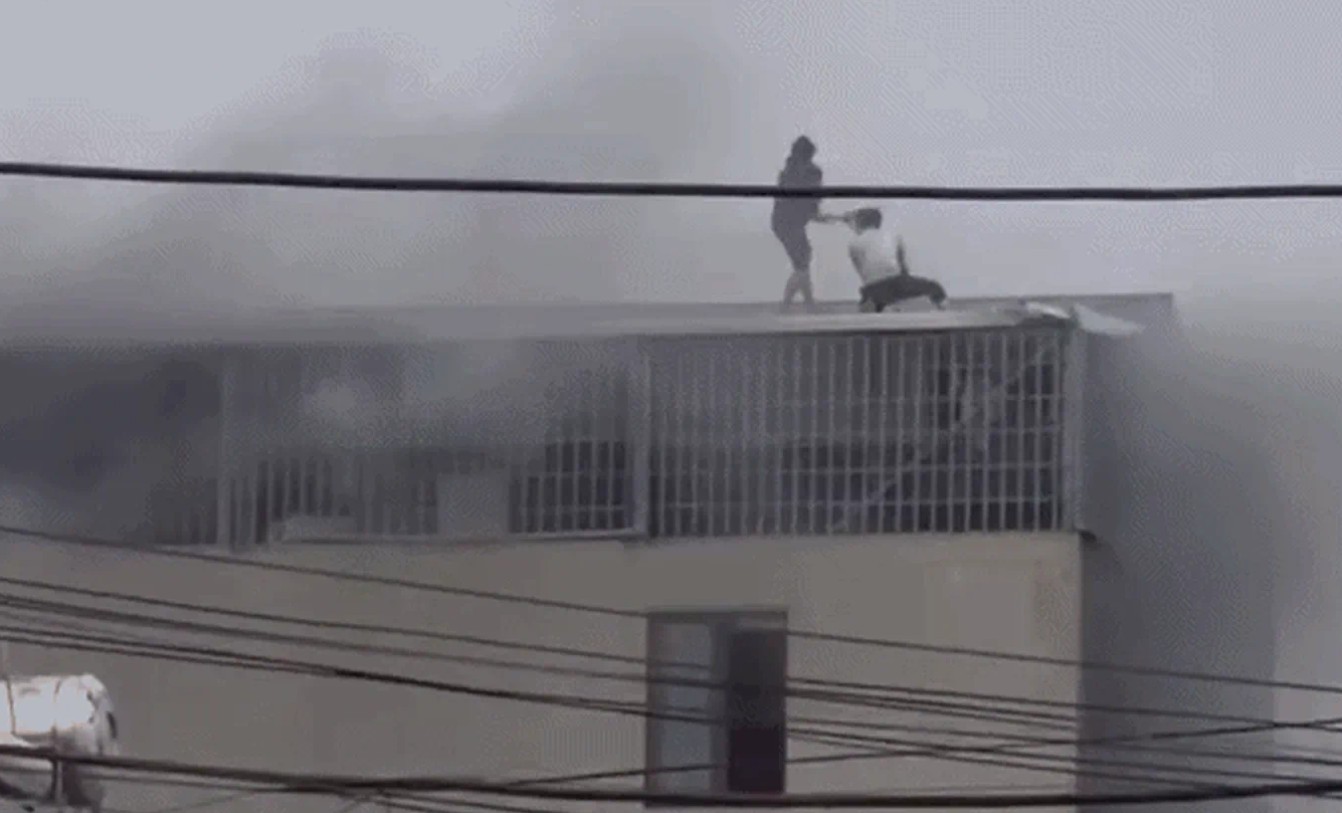 hai nguoi hung dam chay 1