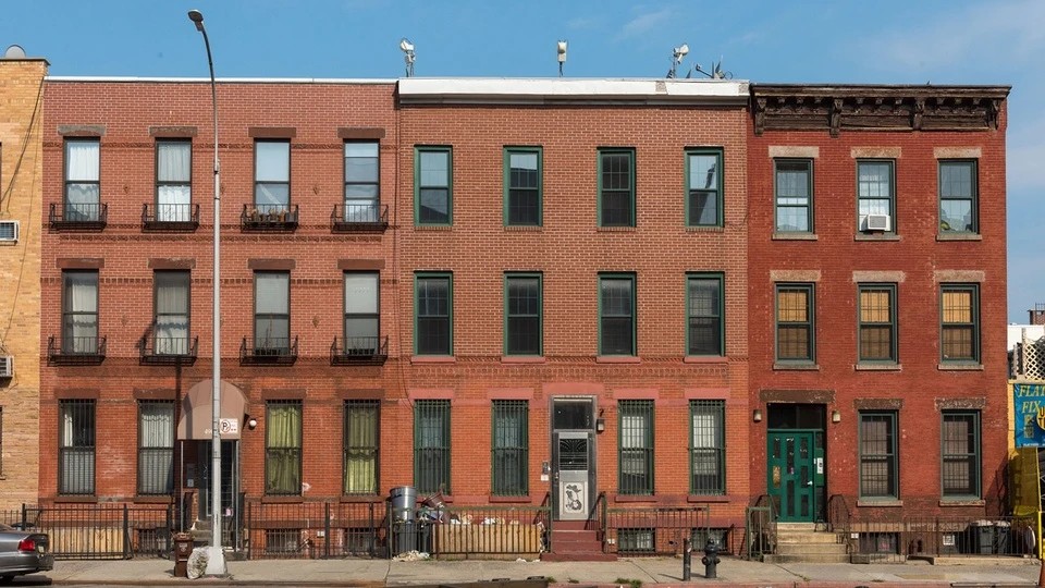 041221apartmentblds1600