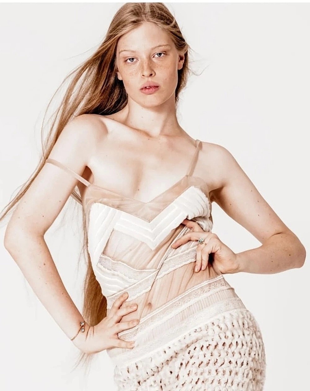 con gai elon musk lam nguoi mau 1756972569 1756972580 1756972586 1756972806