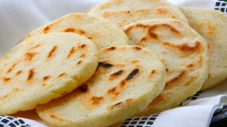 cach lam banh bang bot bap 750x419