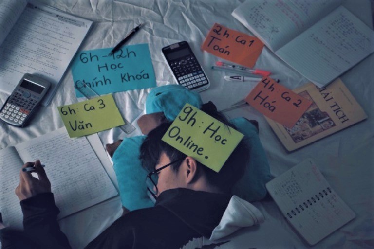 ap luc hoc tap qua muc 16480938813041301266683