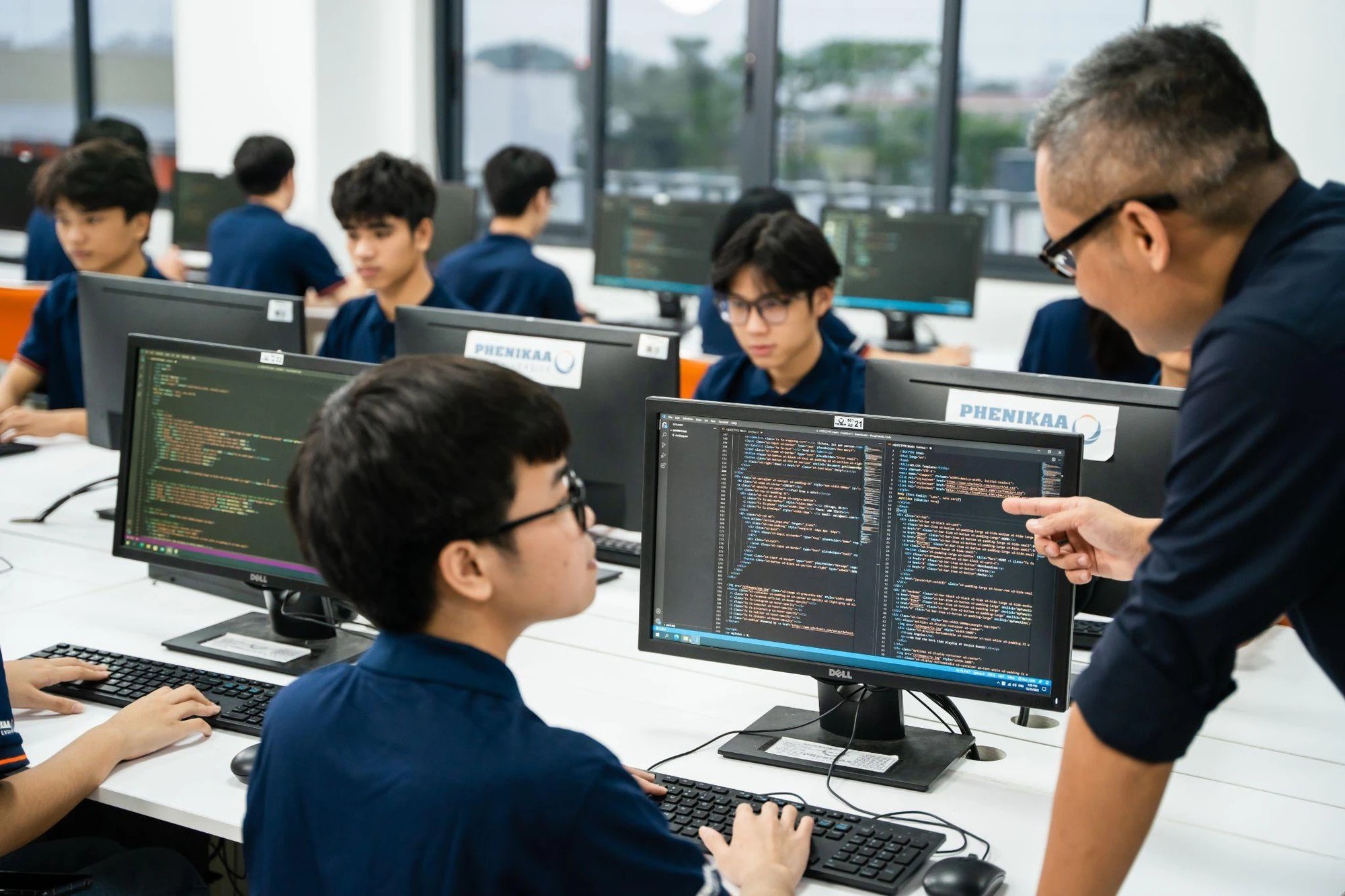 tuyen dung chuyen vien cong nghe thong tin lam viec tai duc ek group