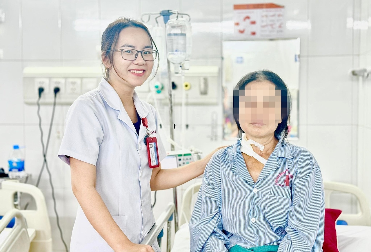 uong ruou pha mat ca tram chua dau dau mot phu nu suy gan cap 3252