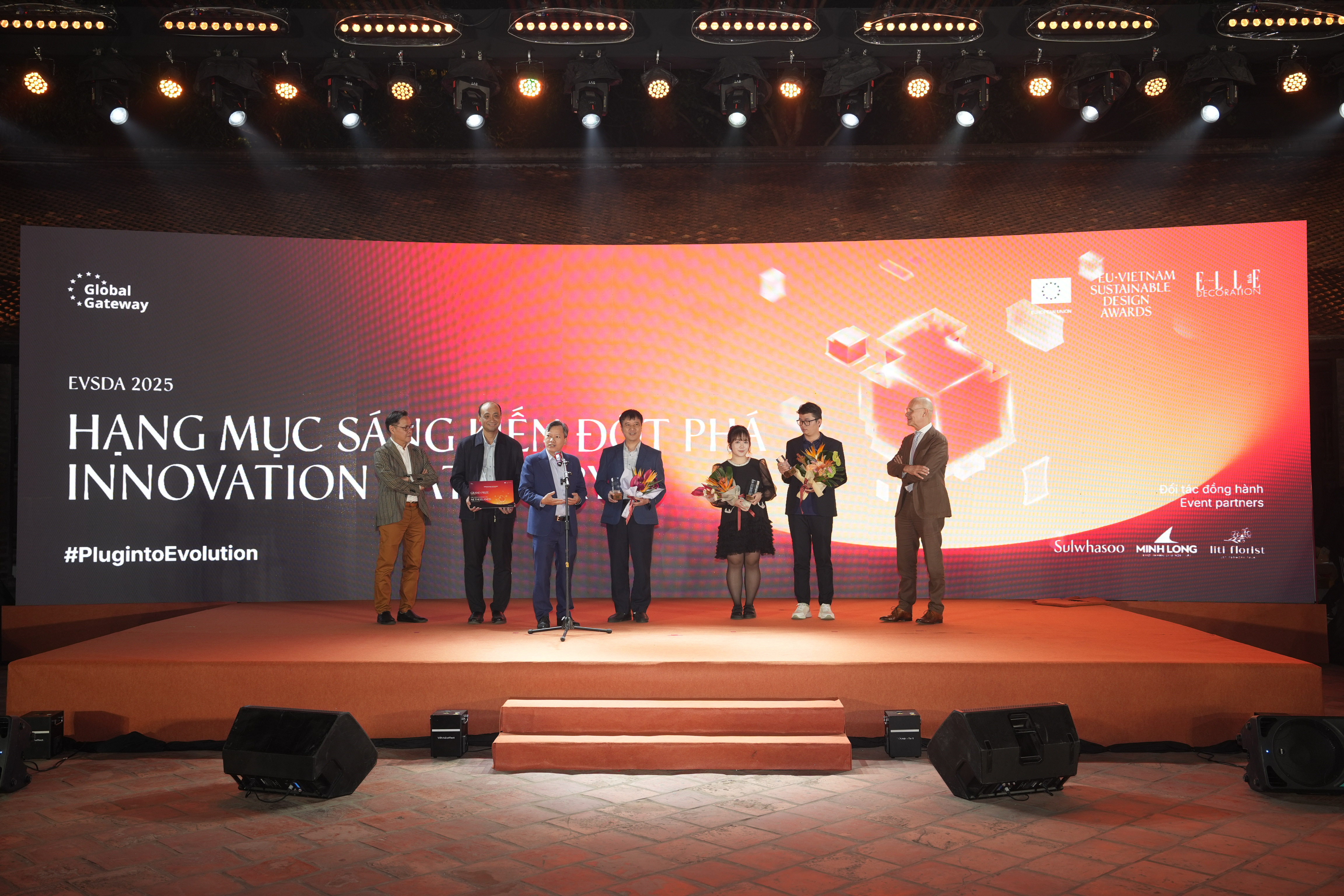 trao giai hang muc sang kien dot pha