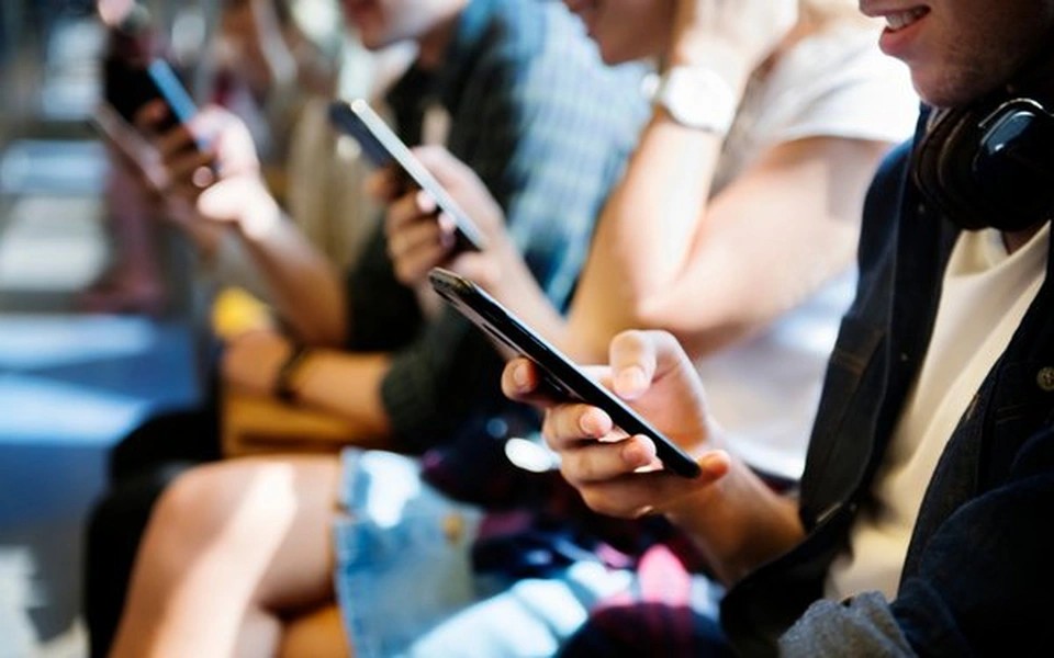 su dung smartphone 1606120226021