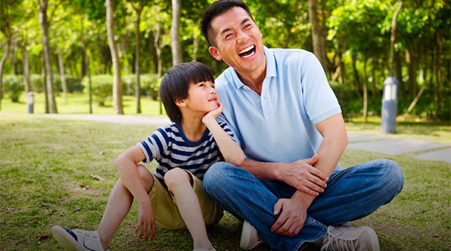 car asian father son 900x500636457170895720796