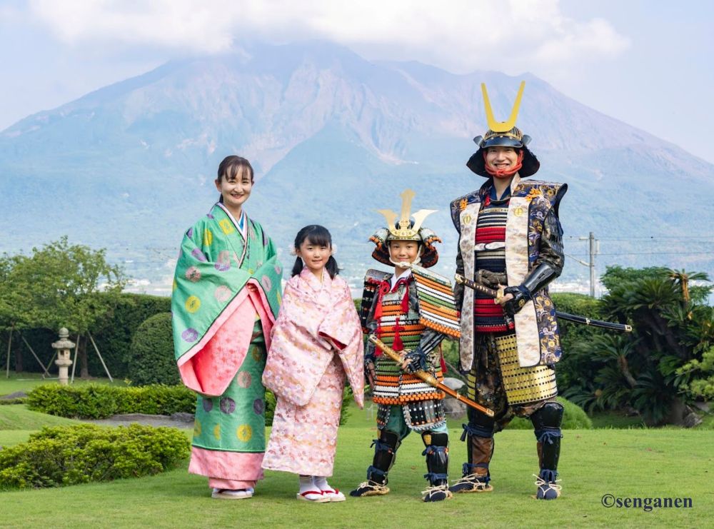 khach tham quan trai nghiem mac thu ao giap samurai va kimonosenganen