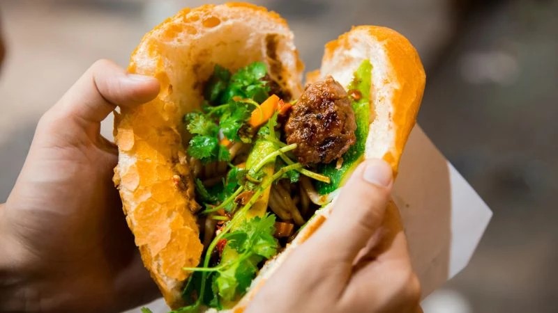 ngo doc banh mi 8259 4446