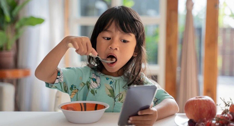 tre nghien dien thoaithumbnail