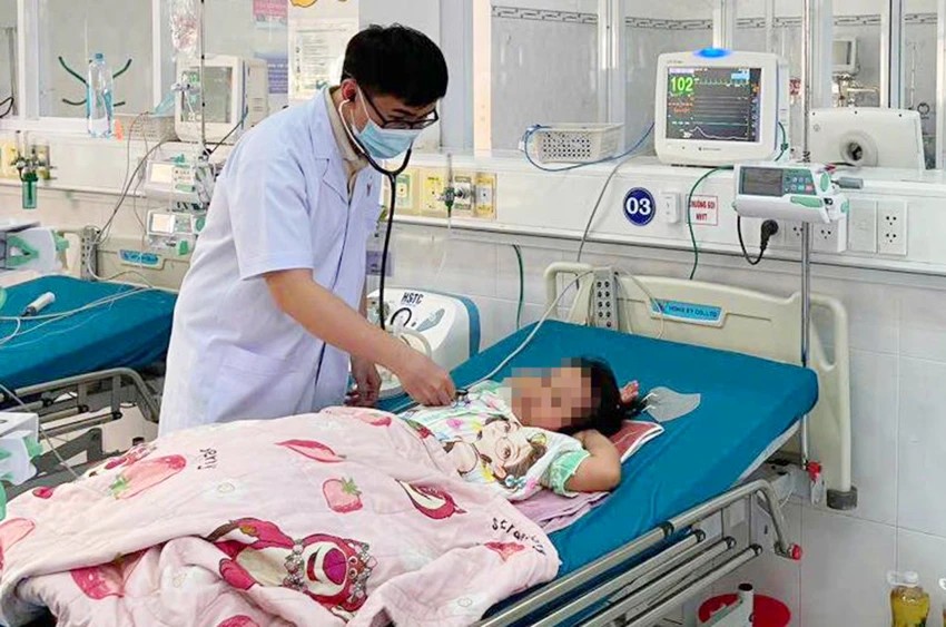 hoc sinh bi ong dot 3866 8800