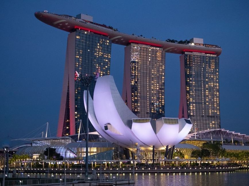 buc tranh sang do thi soi bong huyen ao xuong mat vinh marina