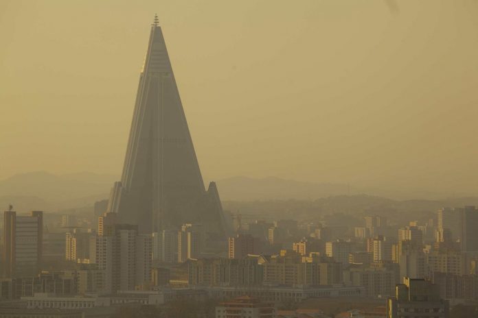 ryugyong hotel pyongyang 696x464