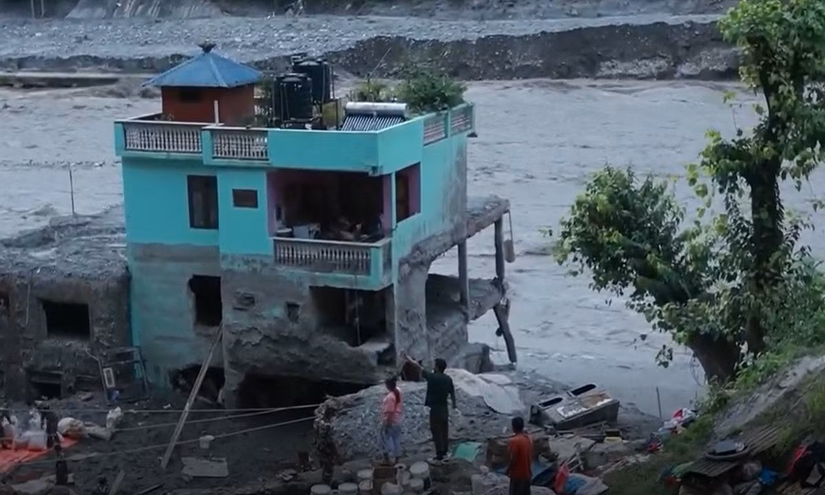 chu nhan nha mau xanh nepal 3