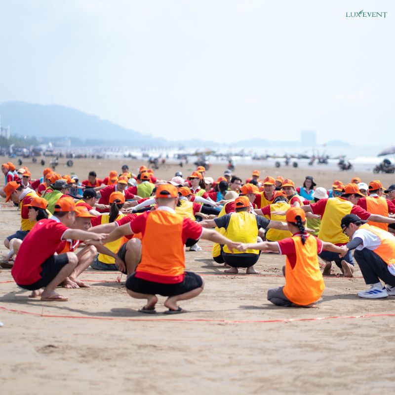 2 chuyen gia teambuilding bai bien va gala dinner