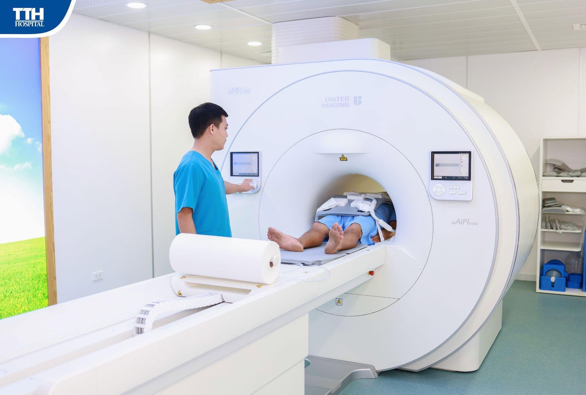Bước ngoặt y tế tại Hà Tĩnh: BVĐK TTH Hà Tĩnh chính thức đưa vào vận hành hệ thống cộng hưởng từ MRI 3.0 Tesla tích hợp AI 