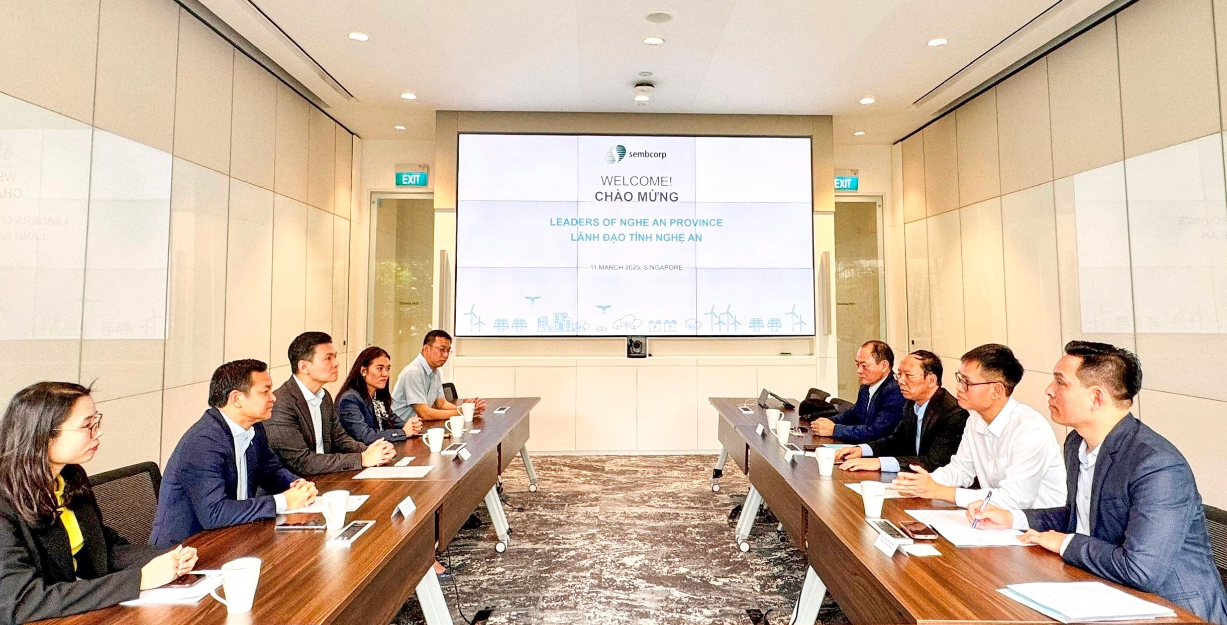 Lãnh đạo tỉnh Nghệ An làm việc với Tập đoàn Sembcorp - Singapore